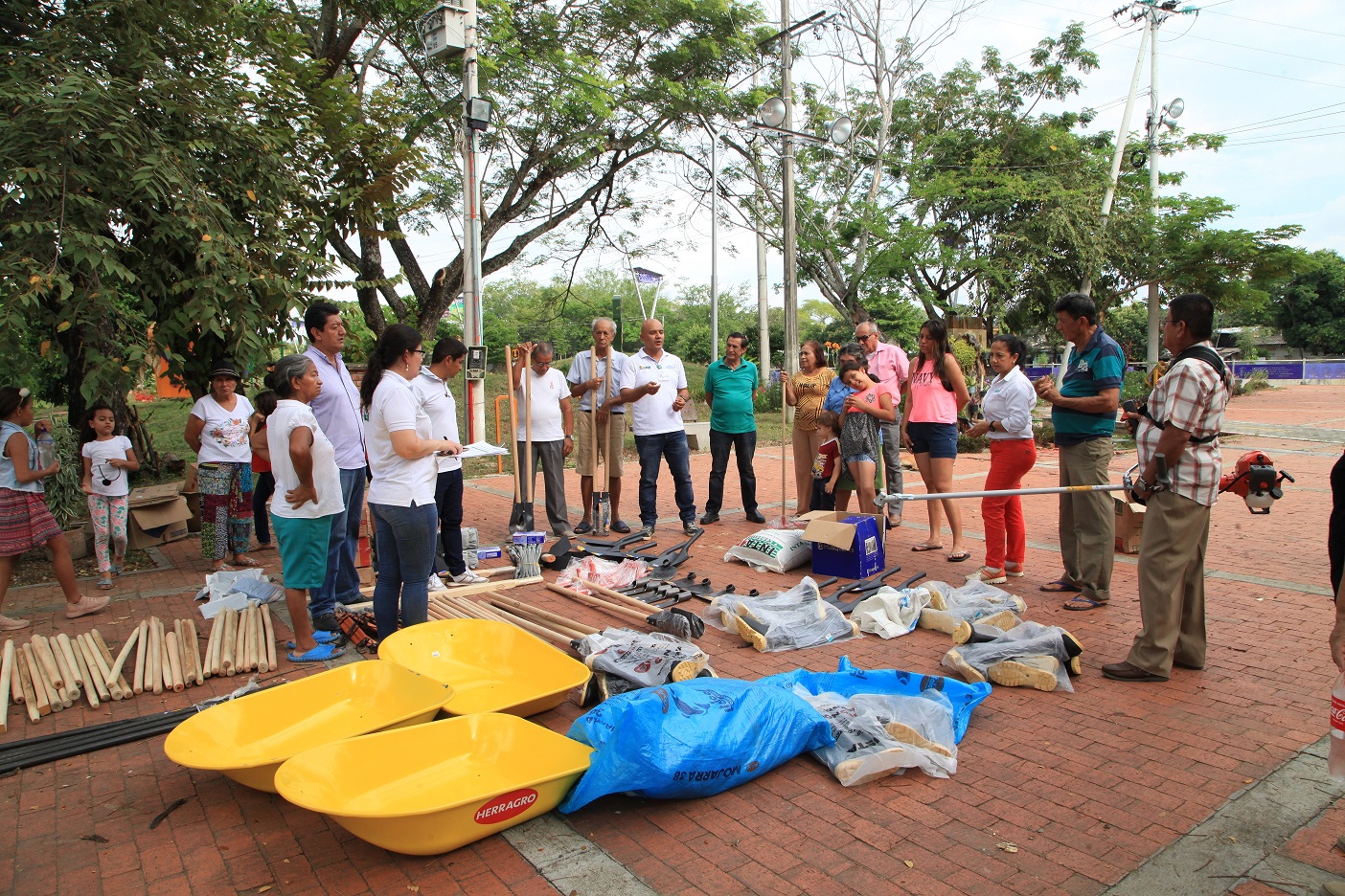 ENTREGA DE MATERALES GANADORES PROCEDAS 1